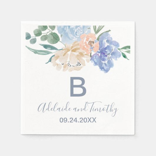 Dusty Blue Florals Monogram Wedding Serviette (Vorderseite)