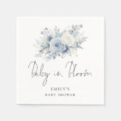 Dusty Blue Florals Script Baby in Bloom Shower Serviette (Vorderseite)