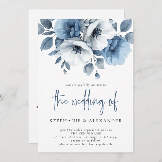 Dusty Blue Florals Script QR Code Wedding Einladung (Vorne/Hinten)