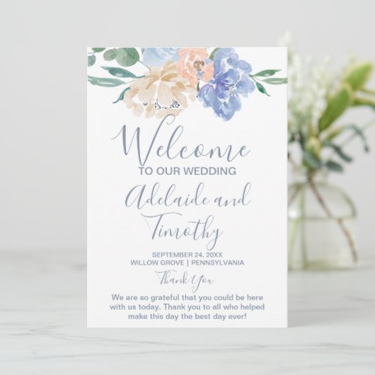 Dusty Blue Florals Wedding Programm (Stehend Vorderseite)