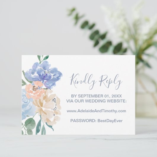 Dusty Blue Florals Wedding Website RSVP Card (Stehend Vorderseite)