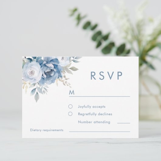 Dusty Blue Florals Winter Wedding  RSVP Karte (Stehend Vorderseite)