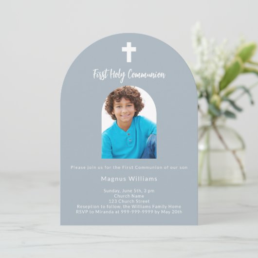 Dusty Blue Foto Boy First Holy Communion Einladung (Stehend Vorderseite)