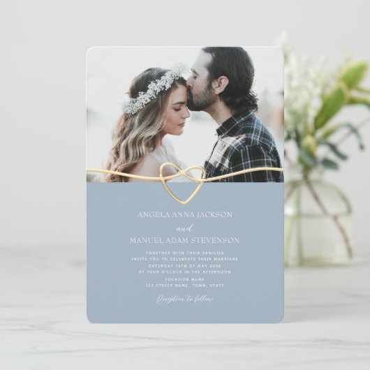 Dusty Blue Foto Wedding Einladung mit QR Code (Stehend Vorderseite)