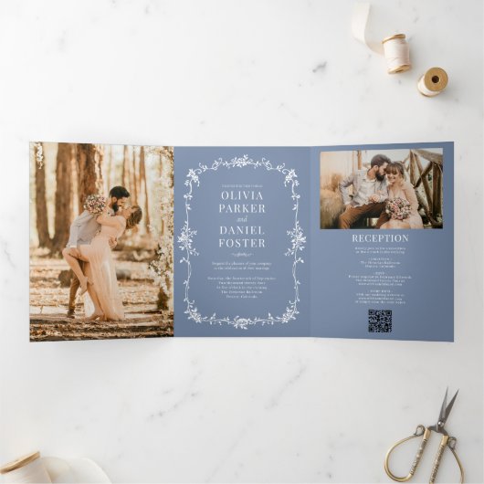 Dusty Blue French Viktorianisch QR Code Foto Weddi Dreifach Gefaltete Einladung (Innenseite)