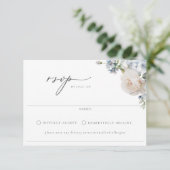 Dusty Blue Garden Floral Wedding RSVP Karte (Stehend Vorderseite)