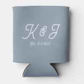 Dusty Blue Gastgeschenk Hochzeit Mit Monogramm Dosenkühler (Vorderseite)