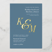 Dusty Blue Gold Elegant Classic Monogram Wedding Folieneinladung (Vorderseite)