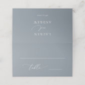 Dusty Blue Gray Minimalistisch 4 Wedding Tischnumm Platzkarte (Außenseite Aufgefaltet)