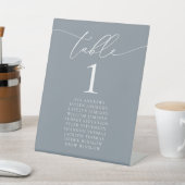 Dusty Blue Gray Minimalistisch Wedding Tischnummer Sockelschild (In SItu)