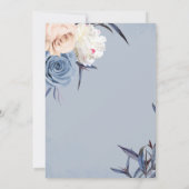 Dusty Blue Gray & Peach Floral Wedding Einladung (Rückseite)