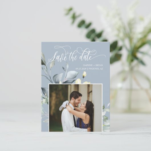 Dusty Blue Green Blätter QR-Code Save the Date Ankündigungspostkarte (Stehend Vorderseite)