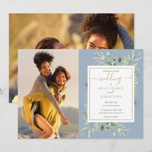 Dusty Blue Greenery Foto Gold Script Wedding Einladung (Vorne/Hinten)