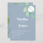Dusty Blue Greenery Monogram Wedding Einladung (Vorne/Hinten)