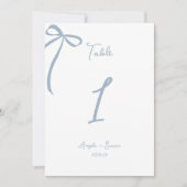 Dusty Blue Hand gezeichnete Bow Wedding Tischnumme (Vorderseite)