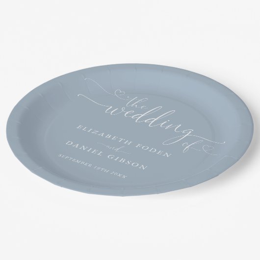 Dusty Blue Heart Script Wedding Pappteller (Schrägansicht)