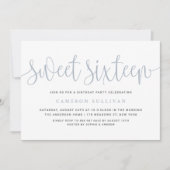 Dusty Blue Hübsch Calligraphy Sweet 16 Party Einladung (Vorderseite)