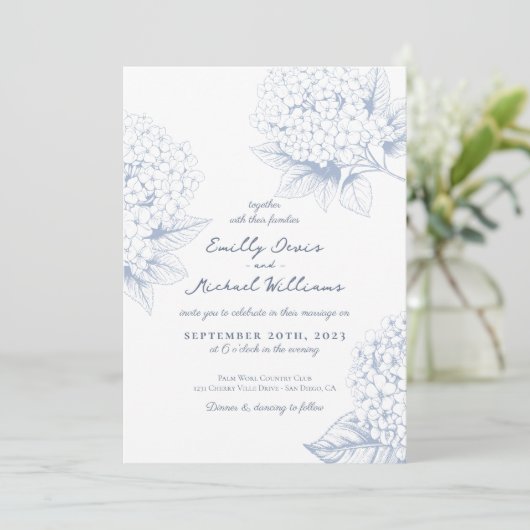 Dusty Blue Hydrangea Floral Wedding Einladung (Stehend Vorderseite)