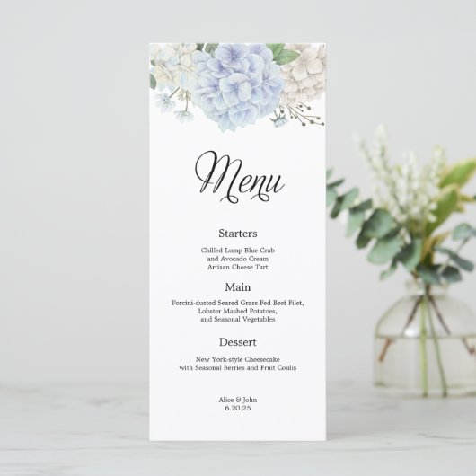Dusty Blue Hydrangea Wedding Menu Menükarte (Stehend Vorderseite)