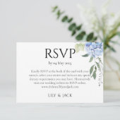 Dusty Blue Hydrangea Wedding RSVP Begleitkarte (Stehend Vorderseite)