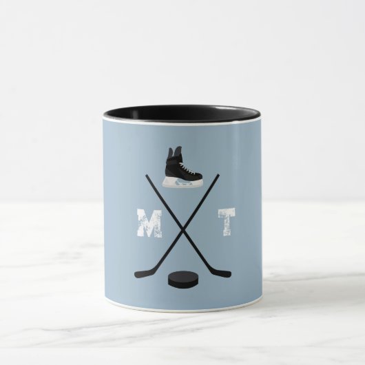 Dusty Blue Ice Hockey Classic gestörtes Monogramm Tasse (Zentrum)