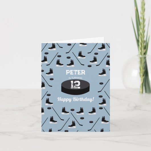 Dusty Blue Ice Hockey Stick, Skate Puck Birthday Karte (Vorderseite)