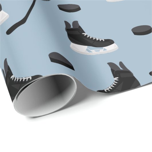 Dusty Blue Ice Hockey Stick, Skates & Puck Pattern Geschenkpapier (Rolleneckpunkt)