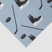 Dusty Blue Ice Hockey Stick, Skates & Puck Pattern Seidenpapier (Ausschnitt)