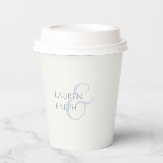 Dusty Blue & Ivory Couple Monogram Pappbecher (Vorderseite)