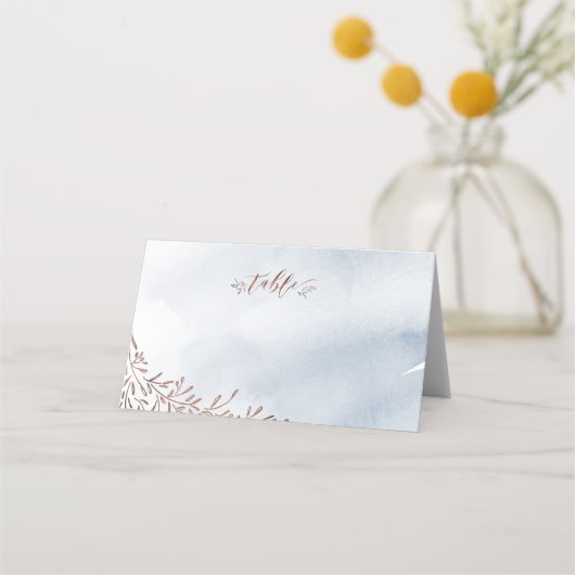 Dusty Blue Kalligraphie rustikale Hochzeitsszenari Platzkarte (Vorderseite)