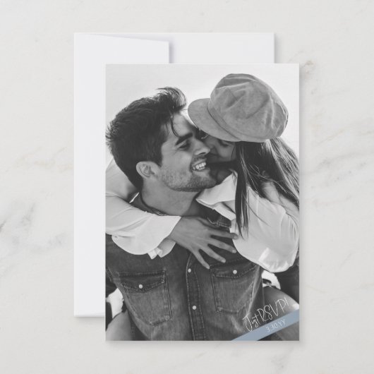 Dusty Blue Lässig Minimalistisch Modern Geometric RSVP Karte (Rückseite)