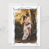 Dusty Blue Leaf Botanical Monogram Foto Wedding Einladung (Rückseite)