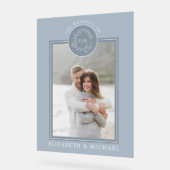 Dusty Blue Leafy Wappen Monogram Foto Wedding Acrylschild (Winkel)