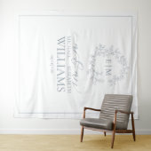 Dusty Blue Leafy Wappen Monogram Wedding Foto Wandteppich (Beispiel (Horizontal))