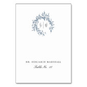 Dusty Blue Leafy Wappen Monogram Wedding Platzkart Tischnummer (Vorderseite)