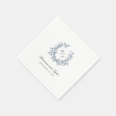 Dusty Blue Leafy Wappen Monogram Wedellogo Serviette (Ecke)