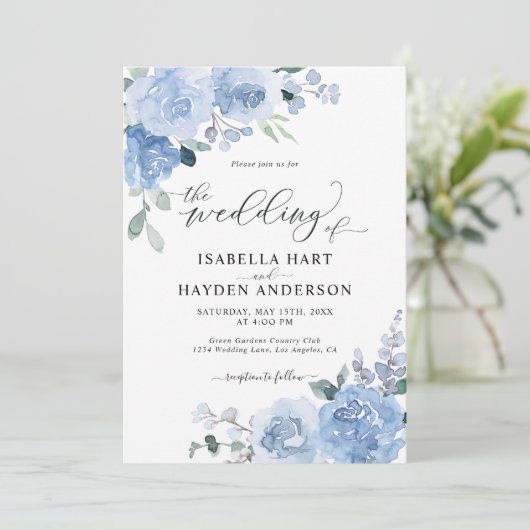 Dusty Blue Light in einem QR-Code Blumenhochzeit Einladung (Stehend Vorderseite)