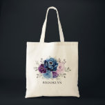 Dusty Blue Lila Navy Lilac Bloom Bridesmaid Tragetasche<br><div class="desc">Elegante staubblaue Lila Lava Blumen-Design Brautjungfrau Geschenk Tasche mit eleganten Bouquet von staubblauen,  Marine,  lila,  lila Farbe Rose Buds und schlaue grün eucalyptus Blätter. Bitte kontaktieren Sie mich für Hilfe bei der Anpassung oder wenn Sie ein anderes Produkt mit diesem Design benötigen.</div>