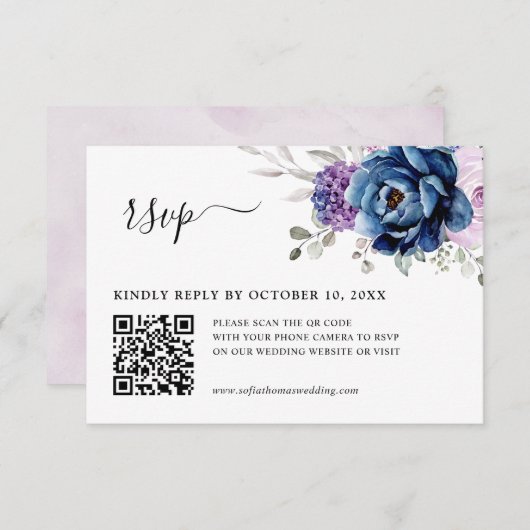 Dusty Blue Lila Navy Lilac Blooms Wedding QR RSVP Karte (Vorne/Hinten)