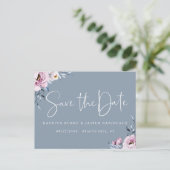 Dusty Blue Mauve Floral Save the Date Ankündigungspostkarte (Stehend Vorderseite)