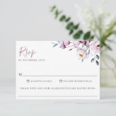 Dusty Blue Mauve Floral Wedding Food Allergie UAWG RSVP Karte (Stehend Vorderseite)