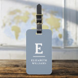 Dusty Blue Minimal Modernes Monogramm Gepäckanhänger<br><div class="desc">Erleben Sie Ihre Reise mit unserem Classic Elegant Modern Minimalistischen Monogram Gepäcktag. Dieses liebevoll gestaltete Accessoire verbindet zeitlose Eleganz mit zeitgemäßem Minimalismus und sorgt dafür, dass sich Ihr Gepäck durch Eleganz hervorhebt. Dieses Gepäckanhänger ist mit Präzision und Liebe zum Detail gestaltet und ist mehr als nur ein praktisches Objekt; es...</div>