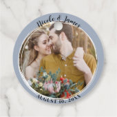 Dusty Blue Minimal Trendy Round Foto Wedding Geschenkanhänger (Rückseite)