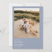 Dusty Blue Minimalistisch Boho Neutral Foto Weddin Einladung (Rückseite)