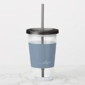 Dusty Blue Minimalistisch Modern Monogram Elegant Acryltrinkbecher (Vorderseite)