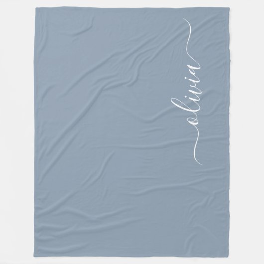 Dusty Blue Minimalistisch Modern Monogram Elegant Fleecedecke (Vorderseite)