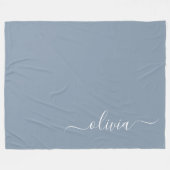 Dusty Blue Minimalistisch Modern Monogram Elegant Fleecedecke (Vorderseite (Horizontal))