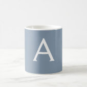 Dusty Blue Minimalistisch Modern Monogram Elegant Kaffeetasse (Mittel)