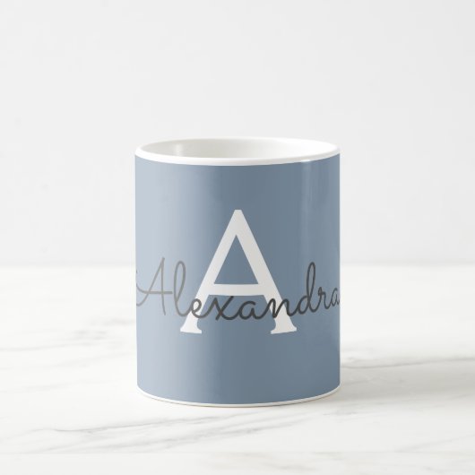 Dusty Blue Minimalistisch Modern Monogram Elegant Kaffeetasse (Mittel)