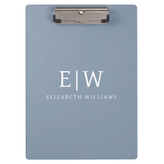 Dusty Blue Minimalistisch Modern Monogram Elegant Klemmbrett (Vorderseite)